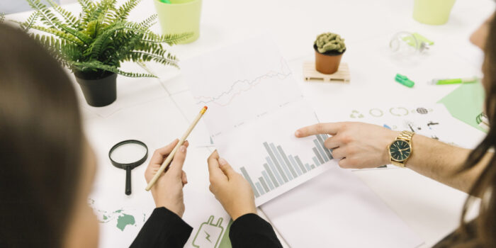 group-businesspeople-analyzing-graph-office